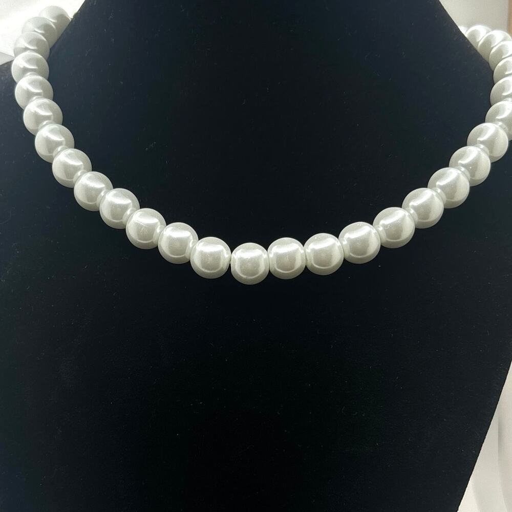 Stunning Silver & White Pearl Necklace